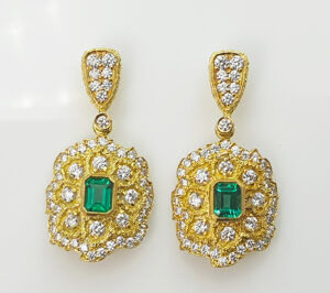 Emerald and diamond earrings - luxury diamond earrings