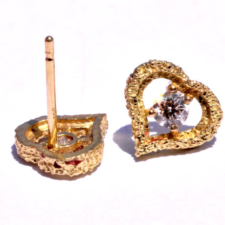 18k gold stud heart diamond earrings